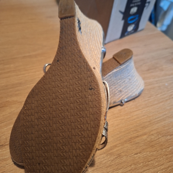 Micheal kors sandals - Picture 4 of 5